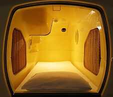 Sauna & Capsule Hotel Hollywood - Caters to Men