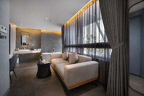 LEGEND Boutique Hotel