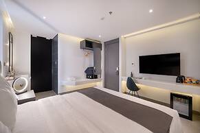 LEGEND Boutique Hotel