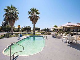 Super 8 by Wyndham Dunnigan