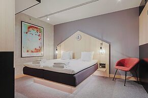 Hotel With Urban Deli