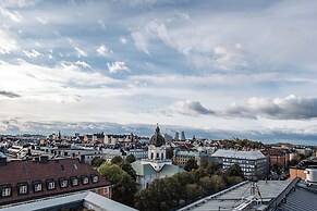 Hotel With Urban Deli