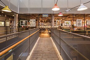 Hotel With Urban Deli