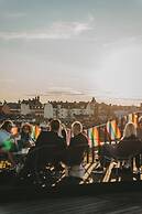 Hotel With Urban Deli