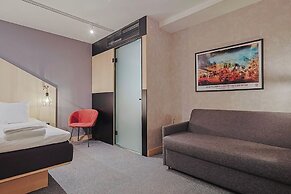 Hotel With Urban Deli