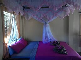 Thuy - Gunter Garden Bungalow