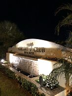 The Colony Club Inn & Suites