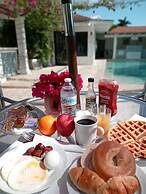 The Colony Club Inn & Suites