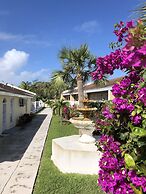 The Colony Club Inn & Suites