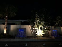 The Colony Club Inn & Suites