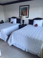 The Colony Club Inn & Suites