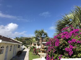 The Colony Club Inn & Suites