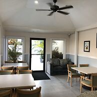 The Colony Club Inn & Suites