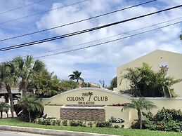 The Colony Club Inn & Suites
