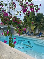 The Colony Club Inn & Suites