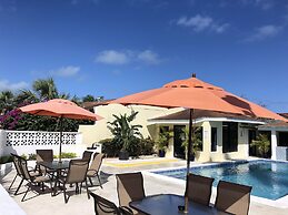 The Colony Club Inn & Suites