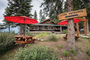 Storm Mountain Lodge Cabins & Dining