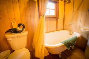 Storm Mountain Lodge Cabins & Dining