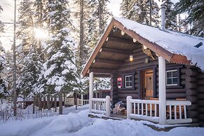 Storm Mountain Lodge Cabins & Dining