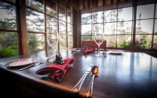 Storm Mountain Lodge Cabins & Dining