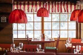 Storm Mountain Lodge Cabins & Dining