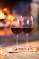 Storm Mountain Lodge Cabins & Dining