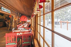 Storm Mountain Lodge Cabins & Dining