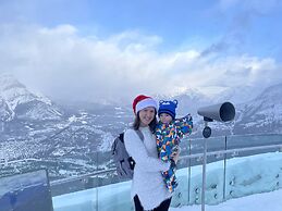 Storm Mountain Lodge Cabins & Dining