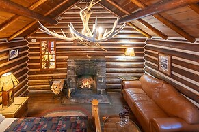 Storm Mountain Lodge Cabins & Dining