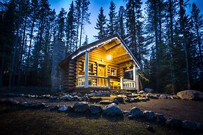 Storm Mountain Lodge Cabins & Dining