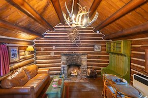 Storm Mountain Lodge Cabins & Dining