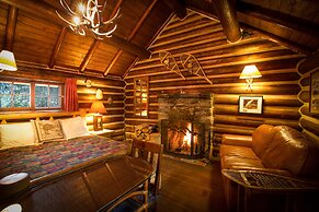 Storm Mountain Lodge Cabins & Dining