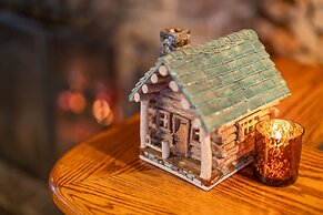 Storm Mountain Lodge Cabins & Dining