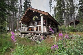 Storm Mountain Lodge Cabins & Dining