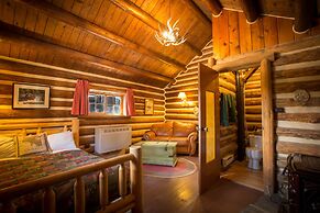 Storm Mountain Lodge Cabins & Dining