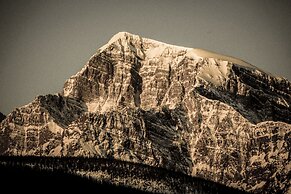 Storm Mountain Lodge Cabins & Dining