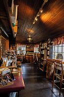 Storm Mountain Lodge Cabins & Dining