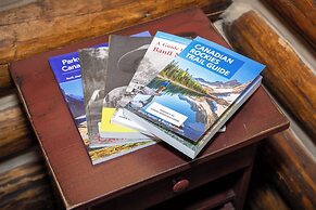 Storm Mountain Lodge Cabins & Dining