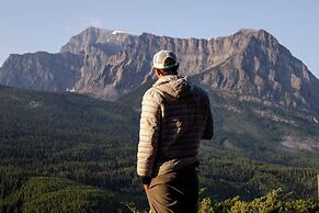 Storm Mountain Lodge Cabins & Dining