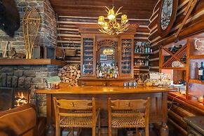 Storm Mountain Lodge Cabins & Dining