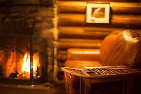 Storm Mountain Lodge Cabins & Dining