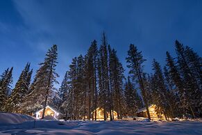 Storm Mountain Lodge Cabins & Dining