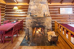 Storm Mountain Lodge Cabins & Dining