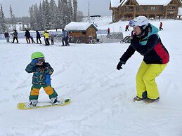 Storm Mountain Lodge Cabins & Dining
