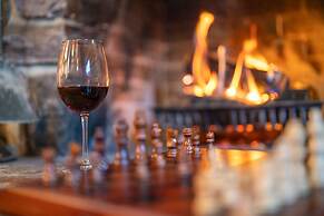 Storm Mountain Lodge Cabins & Dining