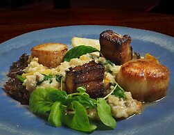 Storm Mountain Lodge Cabins & Dining