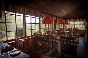 Storm Mountain Lodge Cabins & Dining