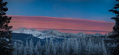 Storm Mountain Lodge Cabins & Dining