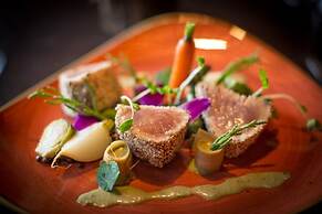 Storm Mountain Lodge Cabins & Dining