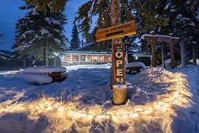 Storm Mountain Lodge Cabins & Dining